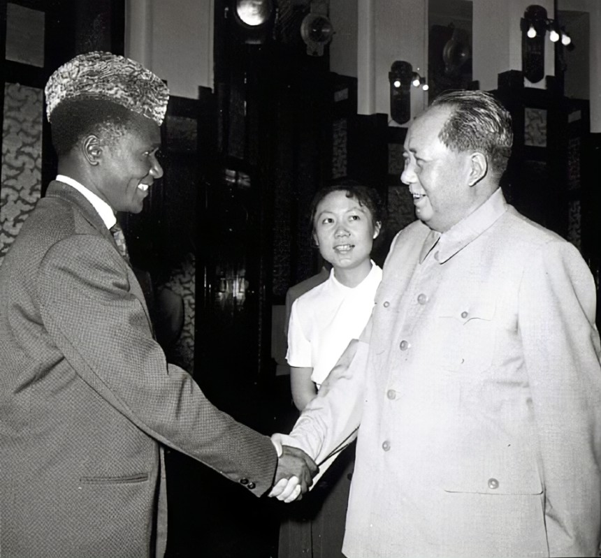 看毛泽东主席是如何对非洲朋友的?