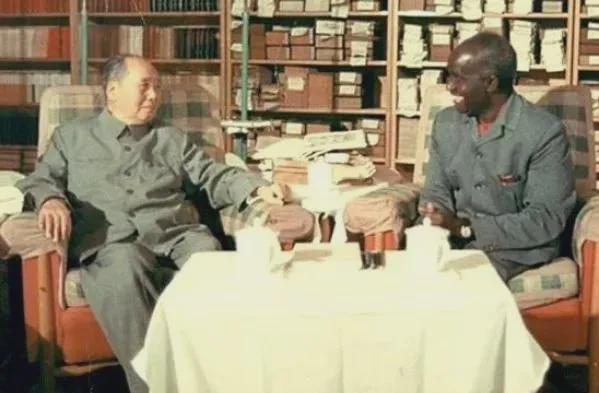 毛主席:帮助非洲不求报答