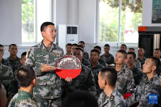 而今迈步从头越——写在中央红军长征出发90周年之际