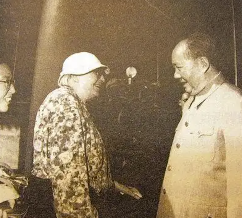 【斯特朗】毛泽东的思想邀游全世界